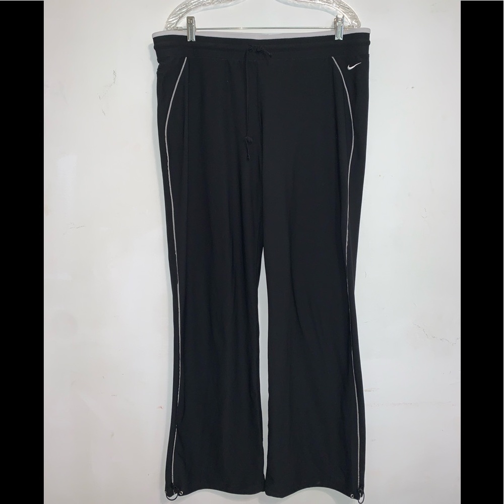 Ladie's Nike Fit Dry Black & White Pants Size XL 16-18